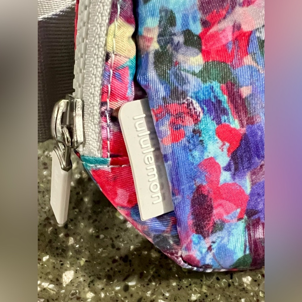 NEW Lululemon Flower Glide Multi Everywhere Belt Bag 1L Travel Crossbody Gym - Picture 7 of 14